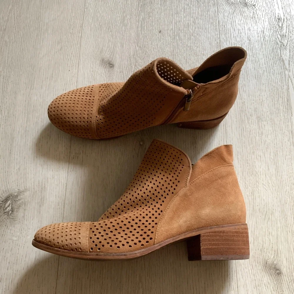 Sam Edelman Womens Cognac Brown Suede Perforated Ankle Booties Block Heel Size 8